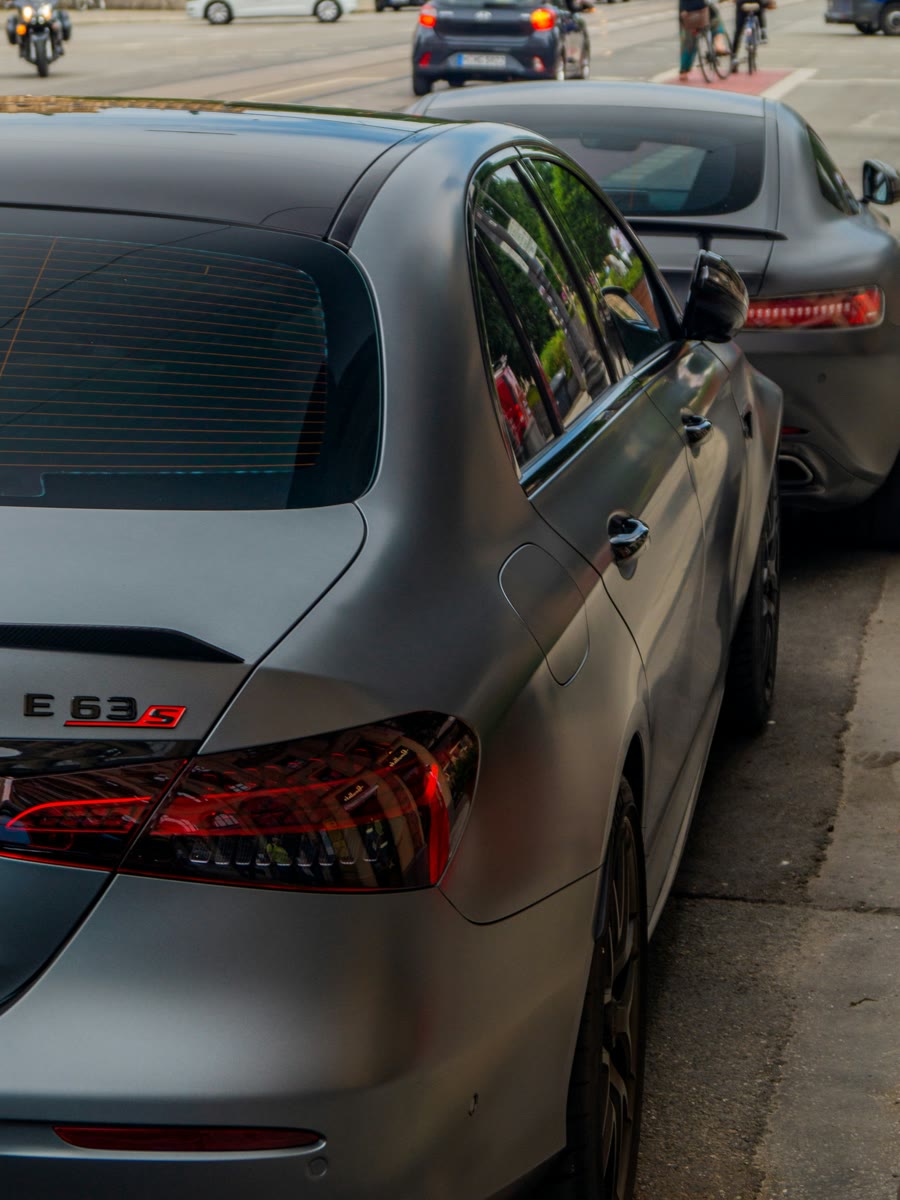 Car tinting Mandurah film finish: close view of evenly tinted rear glass