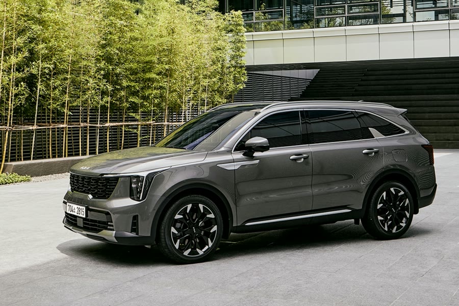 Tinting a family SUV: a grey SUV parked outside a modern building